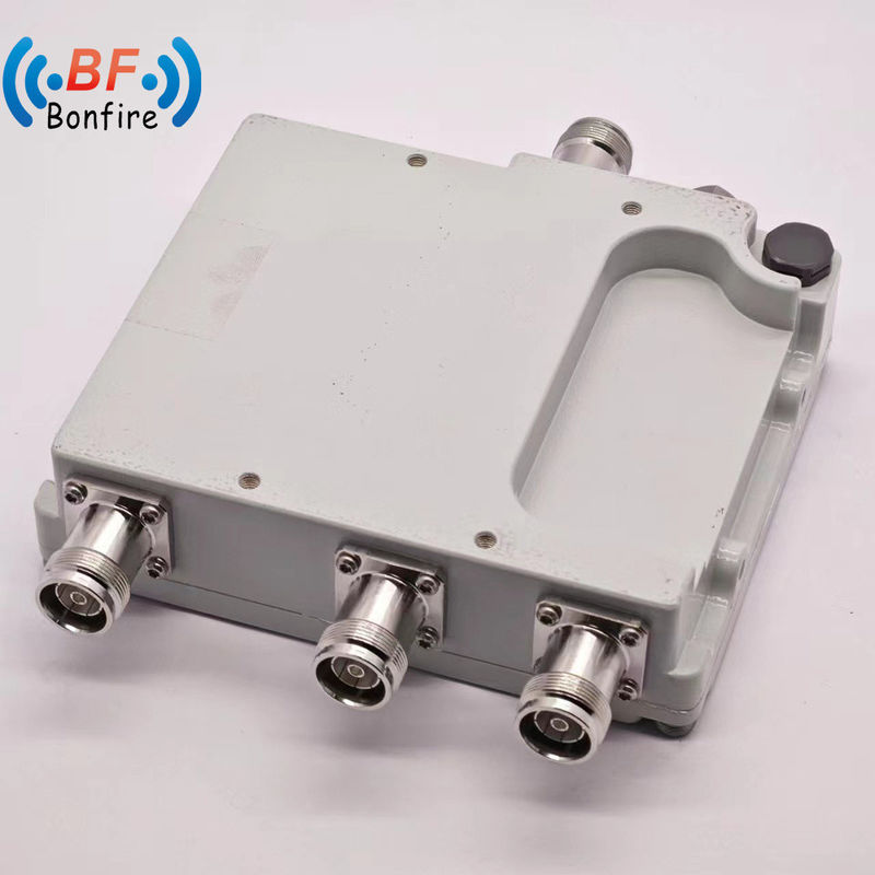 Triplexeur gris/rouge/noir 698-960 1710-2170 1920-2710 2300-2400 2500-2700 MHz RF Diplexeur à double bande combiné pour DAS IBS