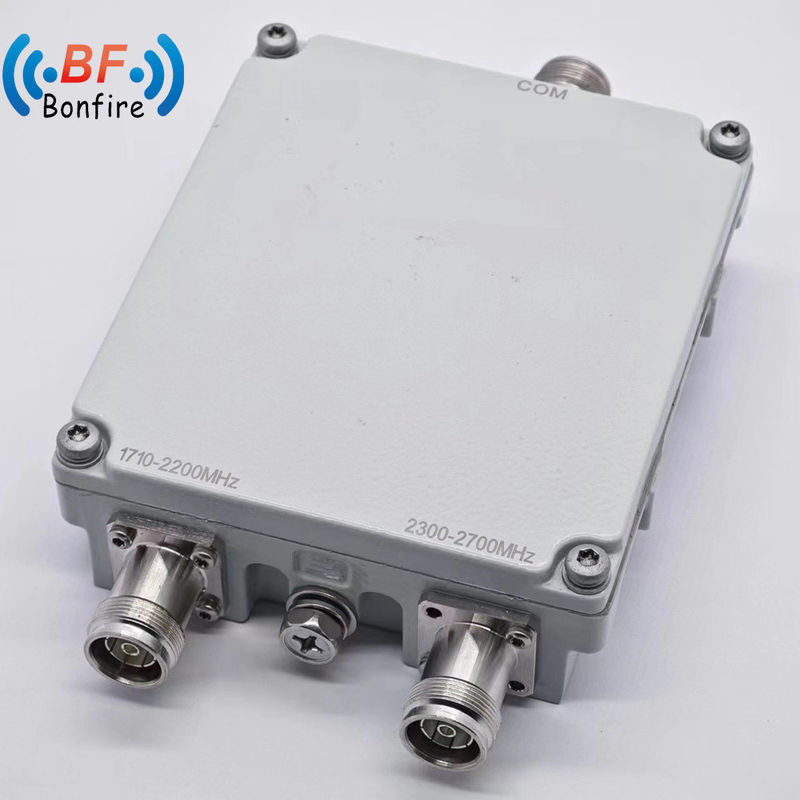 Combinateur de quadruplexeurs à bas Pim Triplexeur RF Diplexeur IP65 200W Quad Band pour intérieur/extérieur