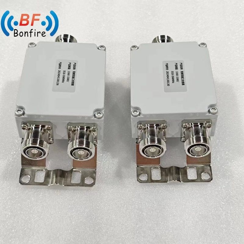 Combinaison à double bande à faible Pim -160 dBc 2300-2400 2500-2700 MHz avec connecteur DIN Femme