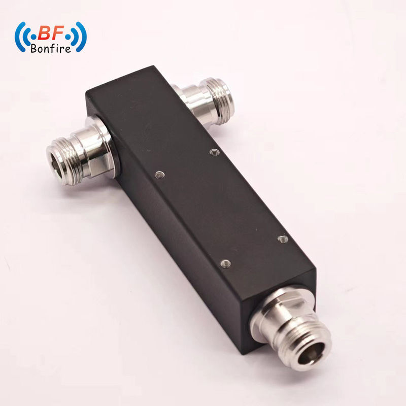 500W Diviseur de puissance à deux voies 5000-6000MHz -155dBc 4.3-10 Femme IP65 Couleur grise personnalisée