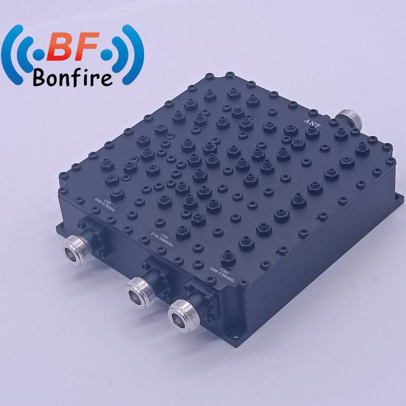 HLQ-XXXXX Tri-Band Combiner 1710-1880 1920-2170 3300-3700MHz avec une fréquence de 4,3 à 10 F