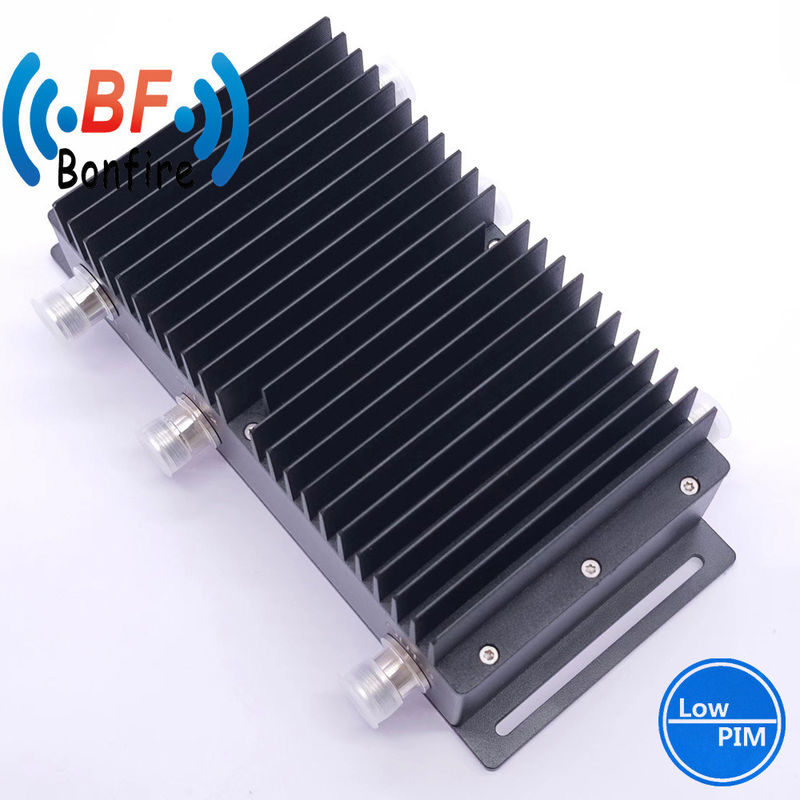 Couplings hybrides gris 698-3800MHz 3dB 4,3-10 Femme 4 en 4 sortie combinateur IP65 -160dbc
