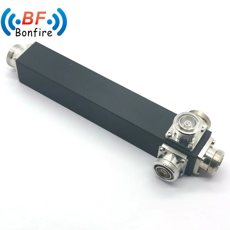 Paquet Poids brut 0,510kg 350-3800MHz Diviseur de puissance à cavité bidirectionnelle avec faible Pim -161dbc