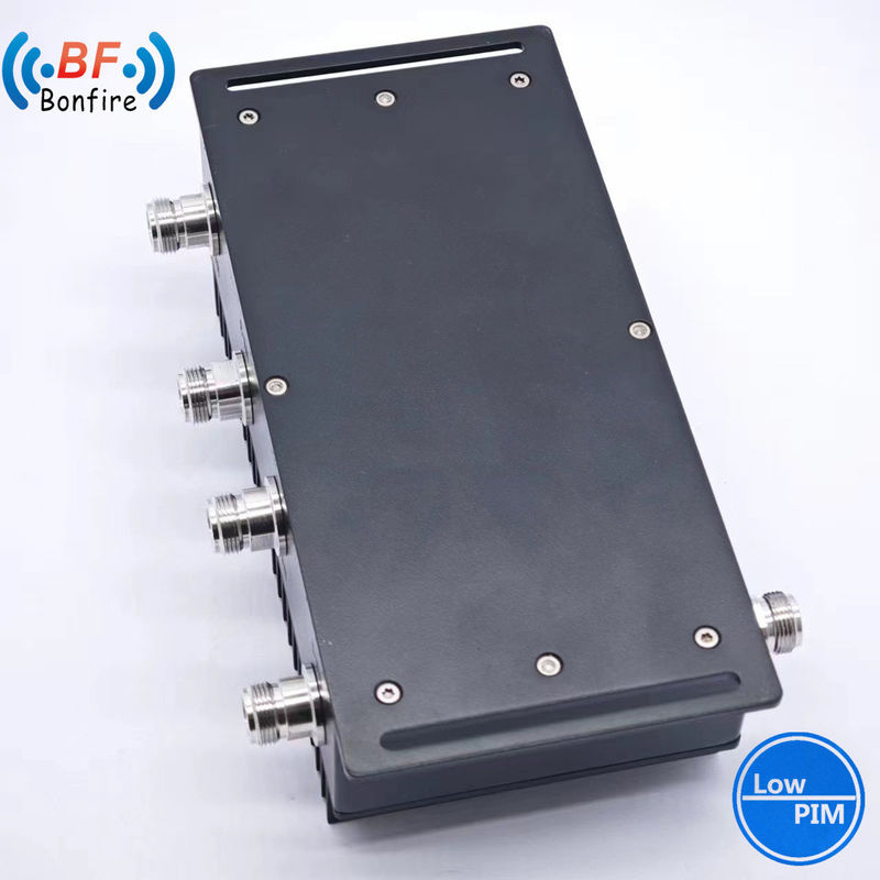 Taille de l'emballage 22,00cm * 12,00cm * 8,00cm 698-4000MHz 4X4 3dB Hybrid Combiner N Femme