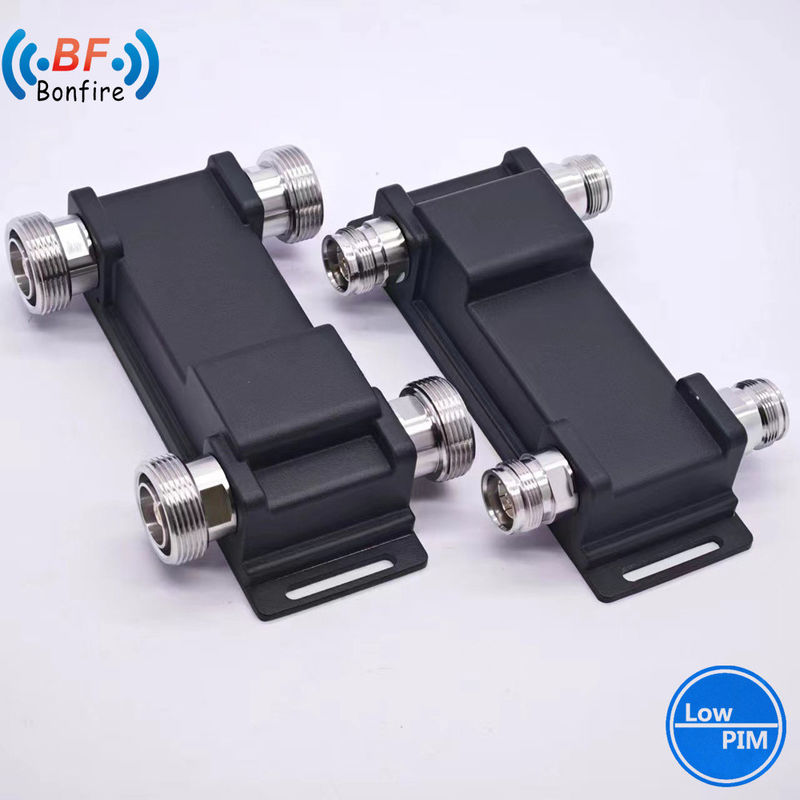 Combinaison hybride UHF gris 698-4000MHz 4 en 1 coupler hybride RF pour les bâtiments