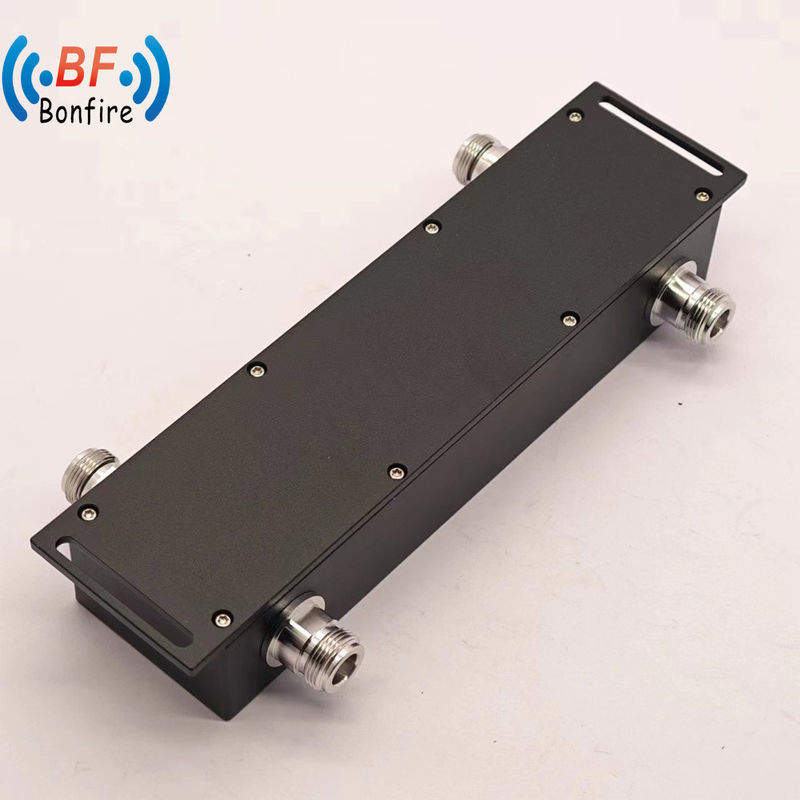 Combinaison hybride RF 2 en 2 sur 698-4000MHz basse tension pour les applications intérieures et extérieures