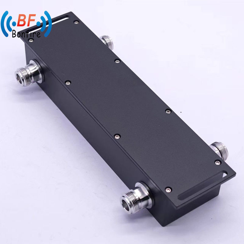Un couplage hybride professionnel 2 en 2 698-4000MHz N Connecteur féminin 50W Puissance d'entrée