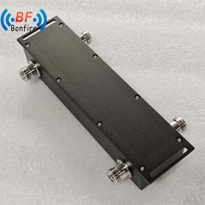 2X2 3dB RF Passive Hybrid Combiner Hybrid Coupler 698-3800MHz Intérieur et extérieur IP65