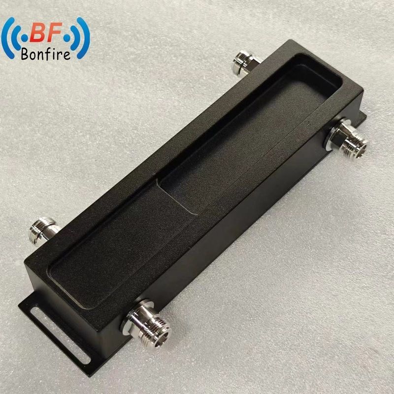 2 en 2 sur 698-3800MHz Low Vswr RF Hybrid Combiner avec une interface 4.3-10-F/DIN-F/N-F